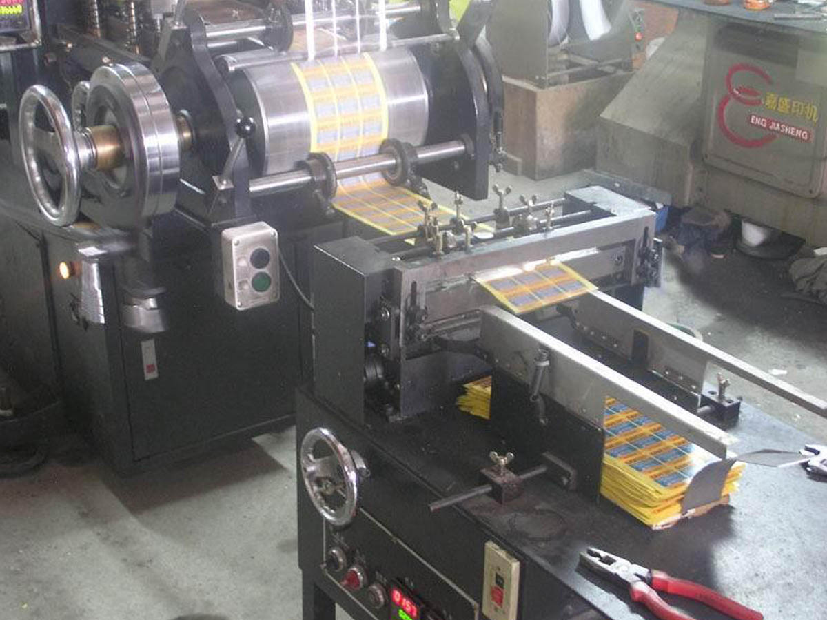 Label flat machine