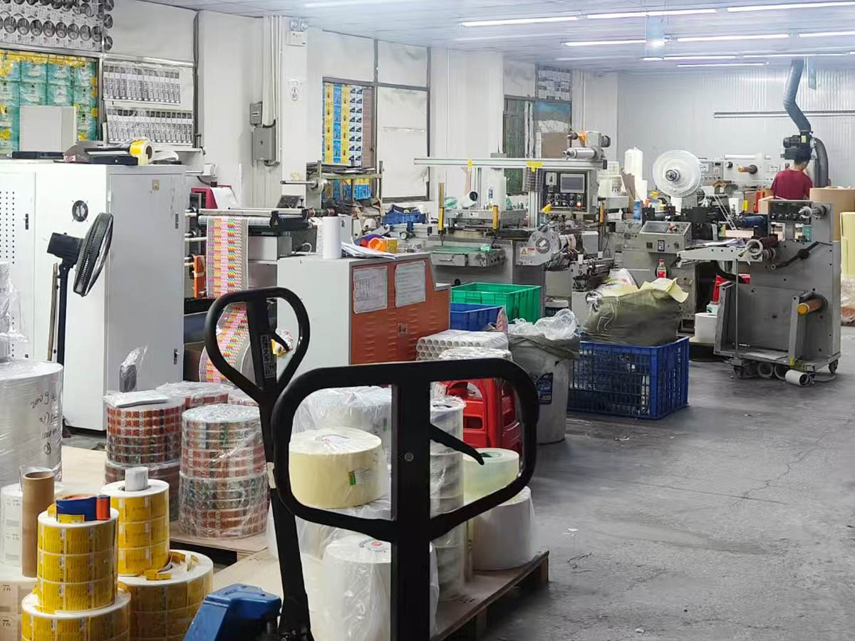 Label turning machine