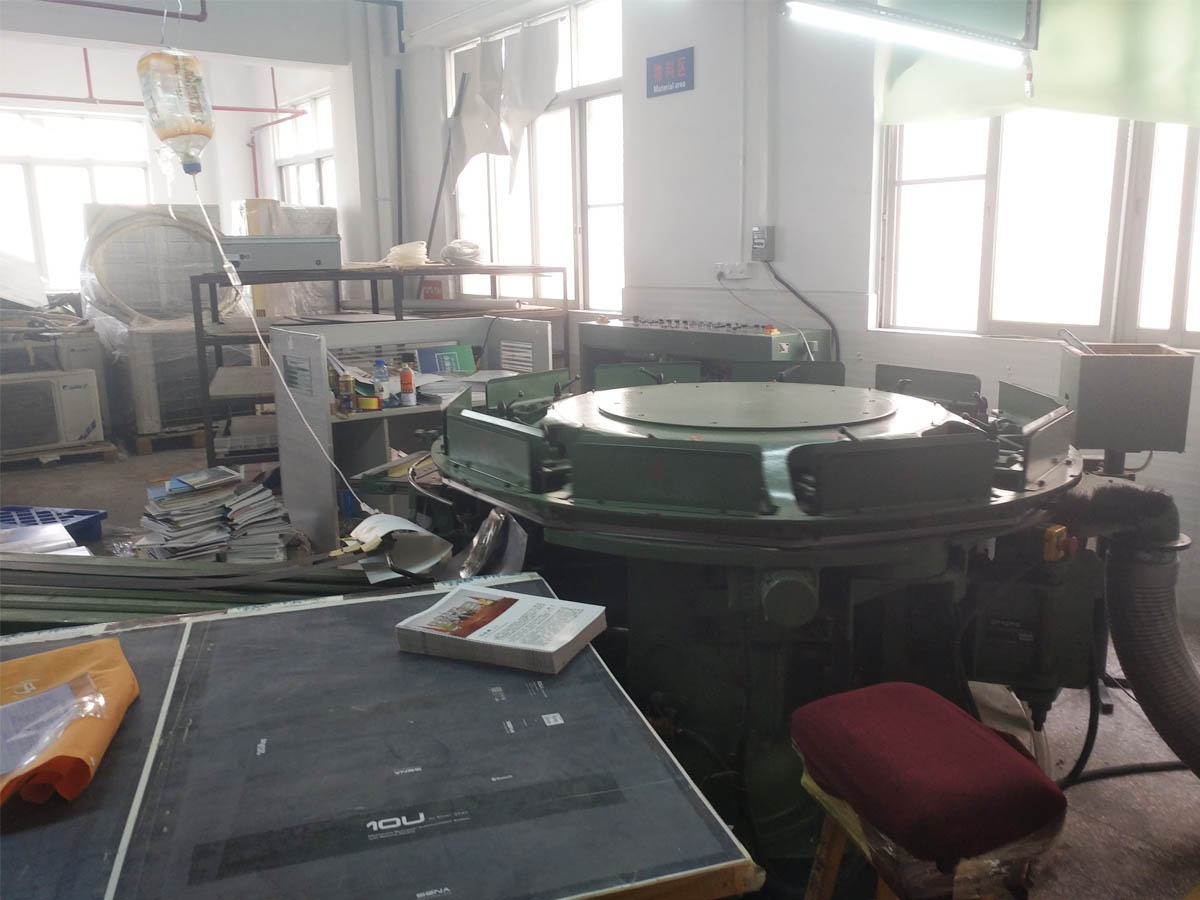 Adhesive disc machine1
