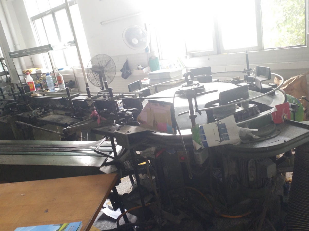 Adhesive disc machine2